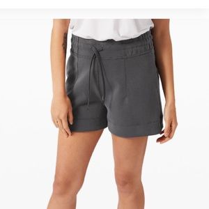 Lululemon soft ambitions high-rise short 4”